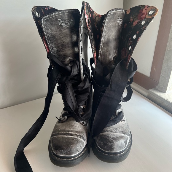 Dr. Martens Leather Fold Over Boots Ribbon Lace Up Floral Lining - Picture 4 of 4
